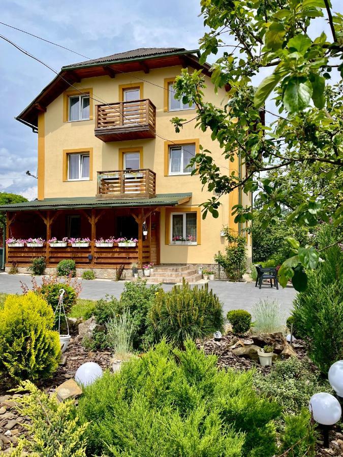 Ніч Над Карпатами Hotel สลาฟสเก ภายนอก รูปภาพ